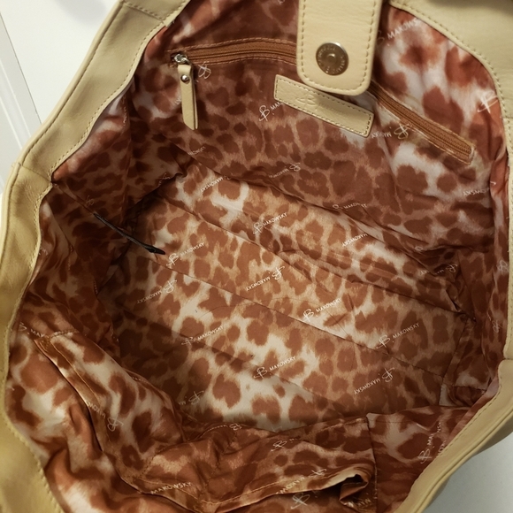 B. Makowsky Light Beige Leather Shoulder Bag, Classic Business Casual - Picture 8 of 12